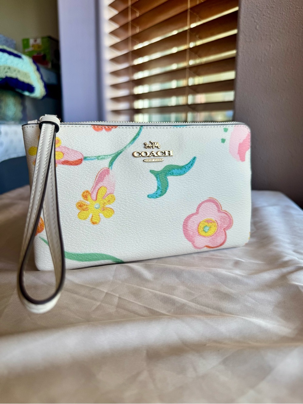 Coach Large Corner Zip Wristlet w/Dreamy Land Floral White Leather